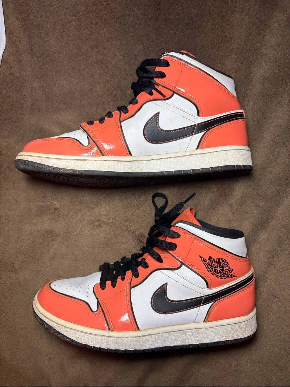 Nike Air Jordan 1 Mid SE “Turf Orange” - Size: Mens US 9 🍊👟